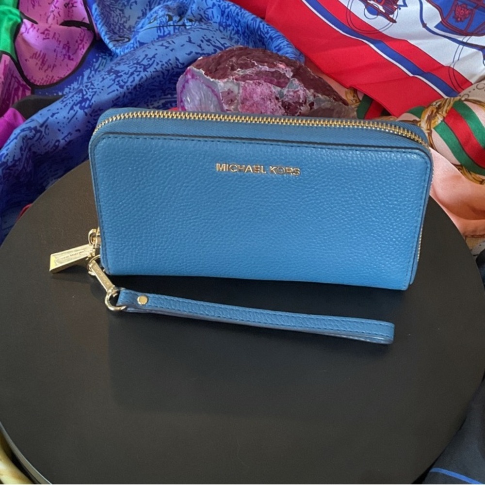 EUC Michael Kors Blue Wristlet Wallet